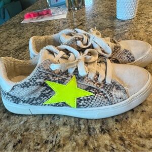 Steve Madden Cream and Yellow Sneakers with Trendy Design